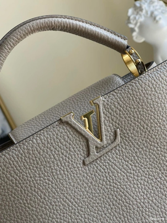 WIS BB VUITTON LOUIS CAPUCINES 0822